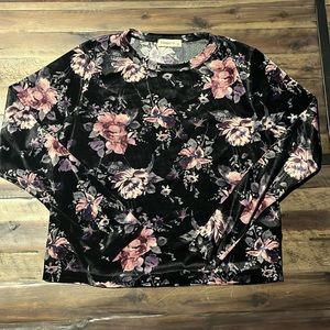 NWOT Velour floral top L